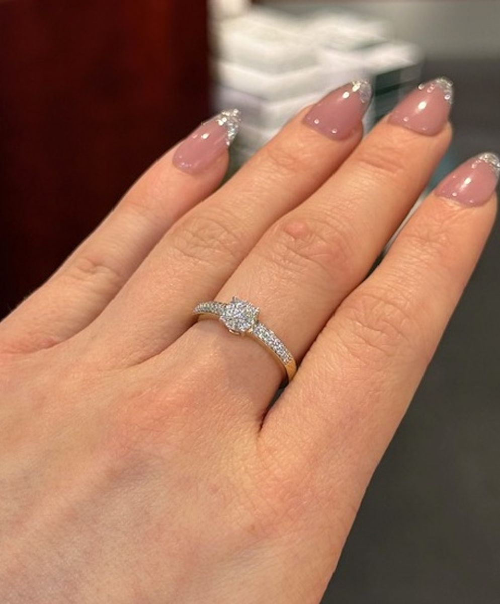 Gullring i gult gull 0.15 carat w.si